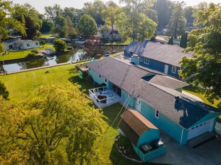 Waterfront 4BR/2.5BA W/2 Large Decks | Haven K