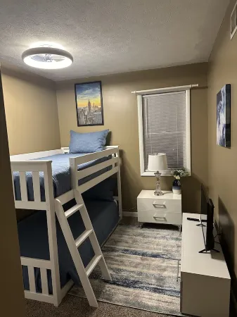 Retreat to my Beautiful Contemporary Home in the Mountain State Отели рядом с достопримечательностью «Университет Западная Вирджиния»