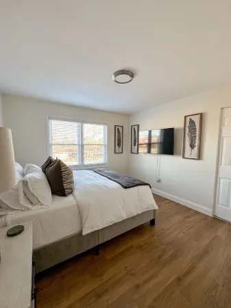 Luxury furnishings, space for everyone. Great location!