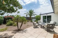 Charming 3-Bedroom House in Fountain of the Sun Mesa, Arizona Hotels near Superstition Gateway West