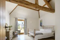Luxury Barn conversion in village farm setting. Hotels in Shotteswell