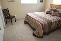 Freshly Remodeled 2 Bedroom, Full Kitchen, living Room Suite, in Cascade unit #3