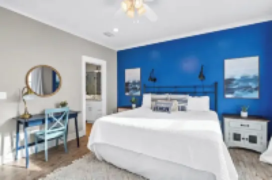 One Q-ute Cottage : Beach and Bay Retreat w/ Pool