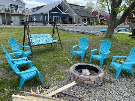 Level Seneca Lakefront Chalet-Gorgeous Sunsets 3,510 sq. ft.