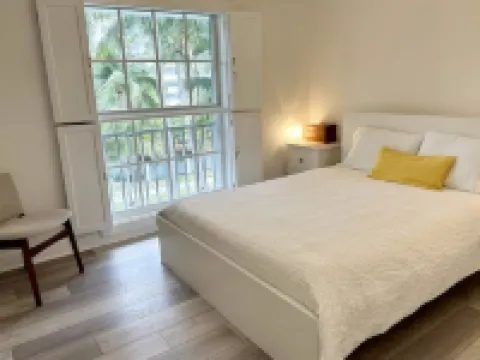 Key Biscayne 2 bedrooms sleeps 4 walk 2 beach shops Hoteles en Key Biscayne
