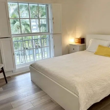 Key Biscayne 2 bedrooms sleeps 4 walk 2 beach shops