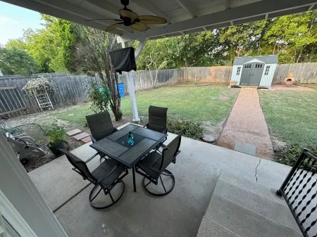 Spacious 4-bedroom house in charming Pflugerville/Round Rock with WiFi, AC