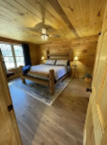 Newly built LOG Cabin-Float, Golf, Hike, Hunt, Fish, visit a winery...Relax!