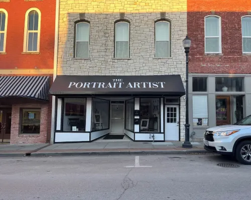 Cozy studio in enchanting downtown Warrensburg with full kitchen, AC, WiFi Hotels in Warrensburg