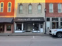 Cozy studio in enchanting downtown Warrensburg with full kitchen, AC, WiFi