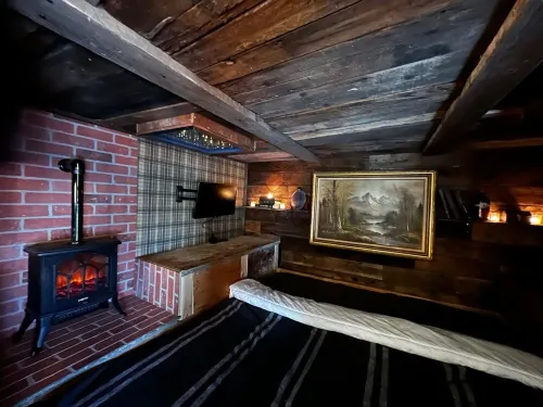 The Moonlight Manor - a themed hideaway!