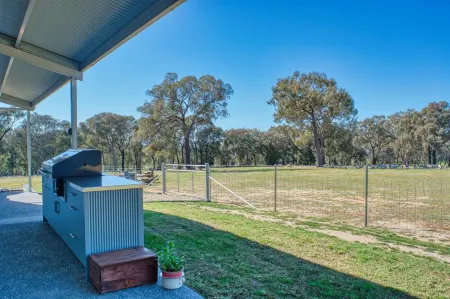 Kangarooby Cottage – A Peaceful Off-grid escape