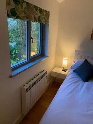 Gorgeous modern flat with free parking & private court yard