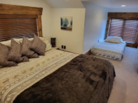 LUXURY Loft on Multi-Million 4 acre Estate in charming, Swiss town ミッドウェイのホテル