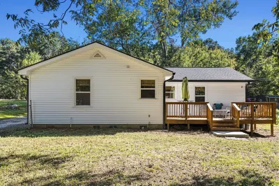Spacious Getaway w/Fast WiFi, Chef’s Kitchen for 8+