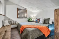 Creek Cabin ★ Game Room ★ Hot Tub ★ Fire Pit ★ WiFi