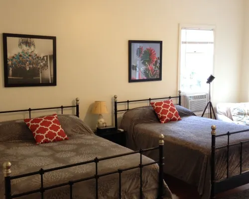 Historic Downtown Bristol Apartment Hotel di Bristol