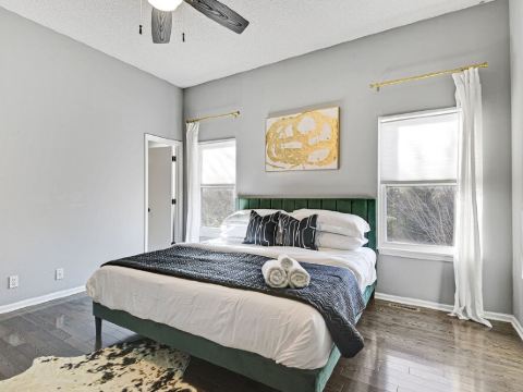 Clean and Chic Home In Overland Park