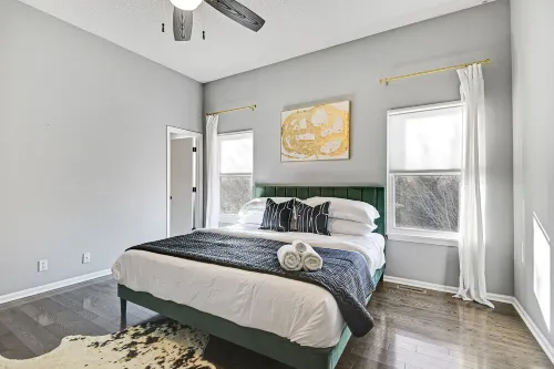 Clean and Chic Home In Overland Park