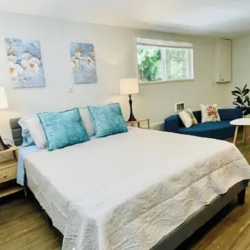 Cozy 1BR w/ Garden Oasis and Free Parking