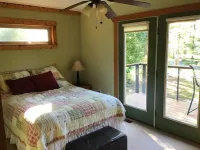 Enjoy lake life FREE kayak and canoes. Relax at this family friendly lake house.