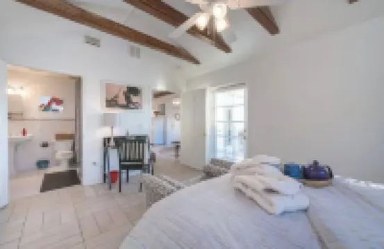 The Coach House- Entire Home - 2 bedroom/3 bath Orlando getaway!