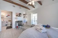 The Coach House- Entire Home - 2 bedroom/3 bath Orlando getaway!