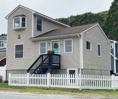 Enjoy the Best of Both Worlds on Narrow River and Narragansett Beach Hoteles cerca de Universidad de Rhode Island
