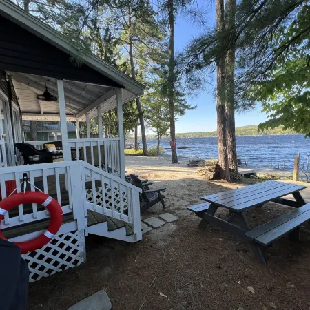 Cabin at Sunshine-Situated on the Sandy Shore of Long Lake