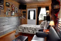 Apartment, Mountain View/Personal Deck Bikers Welcome. Mins to DT Eureka Spgs.