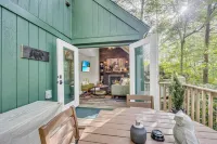 Hidden Gem Cabin: Dog friendly, cozy cabin nestled in the heart of Helen, GA