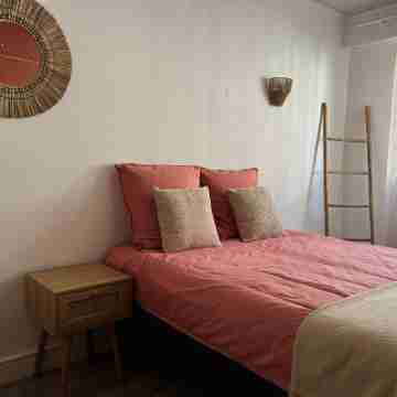 Appartement Centre Ville D'auray Avec Grande Terrasse et Jardin Privatif Rooms