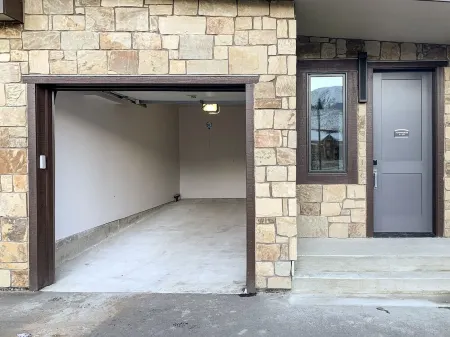 2200sf Luxury Condo on Blue River! w/Garage