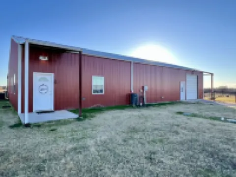 Barndominium on Gorgeous Ranch! Hotels in McClain County