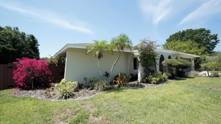 Blue Haven - 4BD/2BA/Bunkbed Room Getaway w Pool - NEAR AIRPORT!!