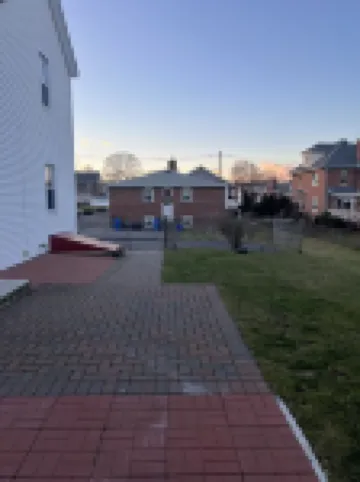 Cozy Gorgeous with a back yard and parking pet friendly on the heart of Waltham