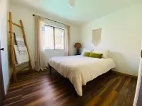 3 Cabins, 2 Acres, Private Pond, Walk to Restaurants, 4 Separate Sleeping Units