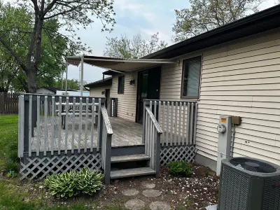 Spacious 3 bedroom home minutes away from Wisconsin Dells and Castle Rock Lake.