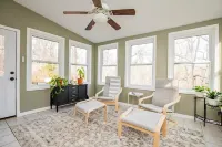 Beaver Lake Getaway-15 min from downtown Rogers with HOT TUB!