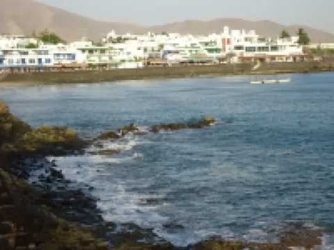Playa Blanca Apartment, good location, close to Marina, fast WiFi / TV.