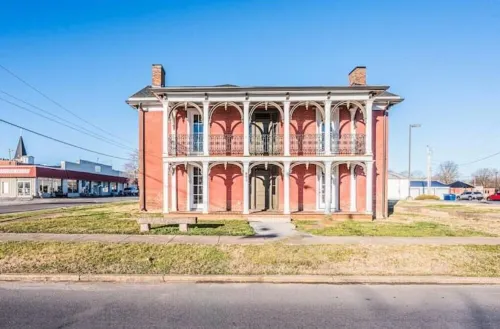 Lovely historic spot, walk to the square! Hotels in Franklin