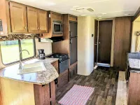 Spacious 2 Bedroom Bunkhouse RV, Farm View, Family and Dog Friendly Hotels in Grady County