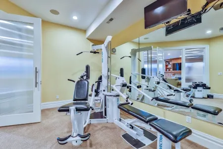 Luxury Family Home, 15 Miles to Downtown SLC!