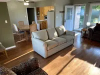 Downtown Ames Peaceful Getaway