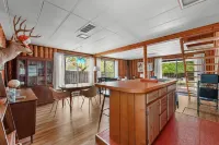 Cozy Log Cabin on 1 Acre