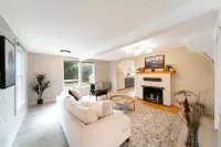 Historic Bungalow on Centrally Located Half-Acre Private Lot - 4 Sao