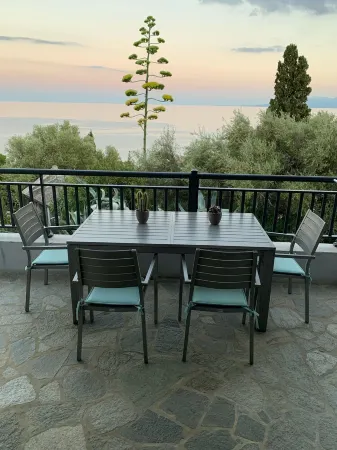 Detached villa - 2 south-facing terraces - Exceptional sea view - 4 minutes from the beach