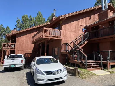 Walk To Ski Lifts! W/D, WiFi, Kitchen, Skylights Hotels in 