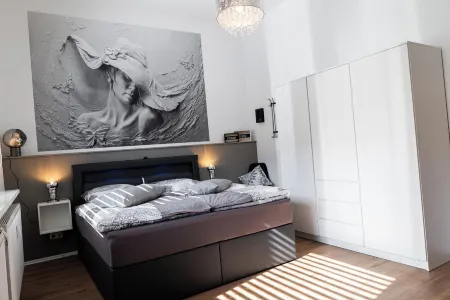 140 qm Eisenach Stadtzentrum mit 4 Schlafzimmern, 2 Bäder, Großes Wohn/esszimmer Отели в г. Айзенах