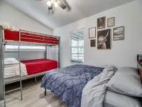 Lakeside Cabin Newly Remodeled .4Mile to Boat Ramp with Boat Parking and Kayaks.